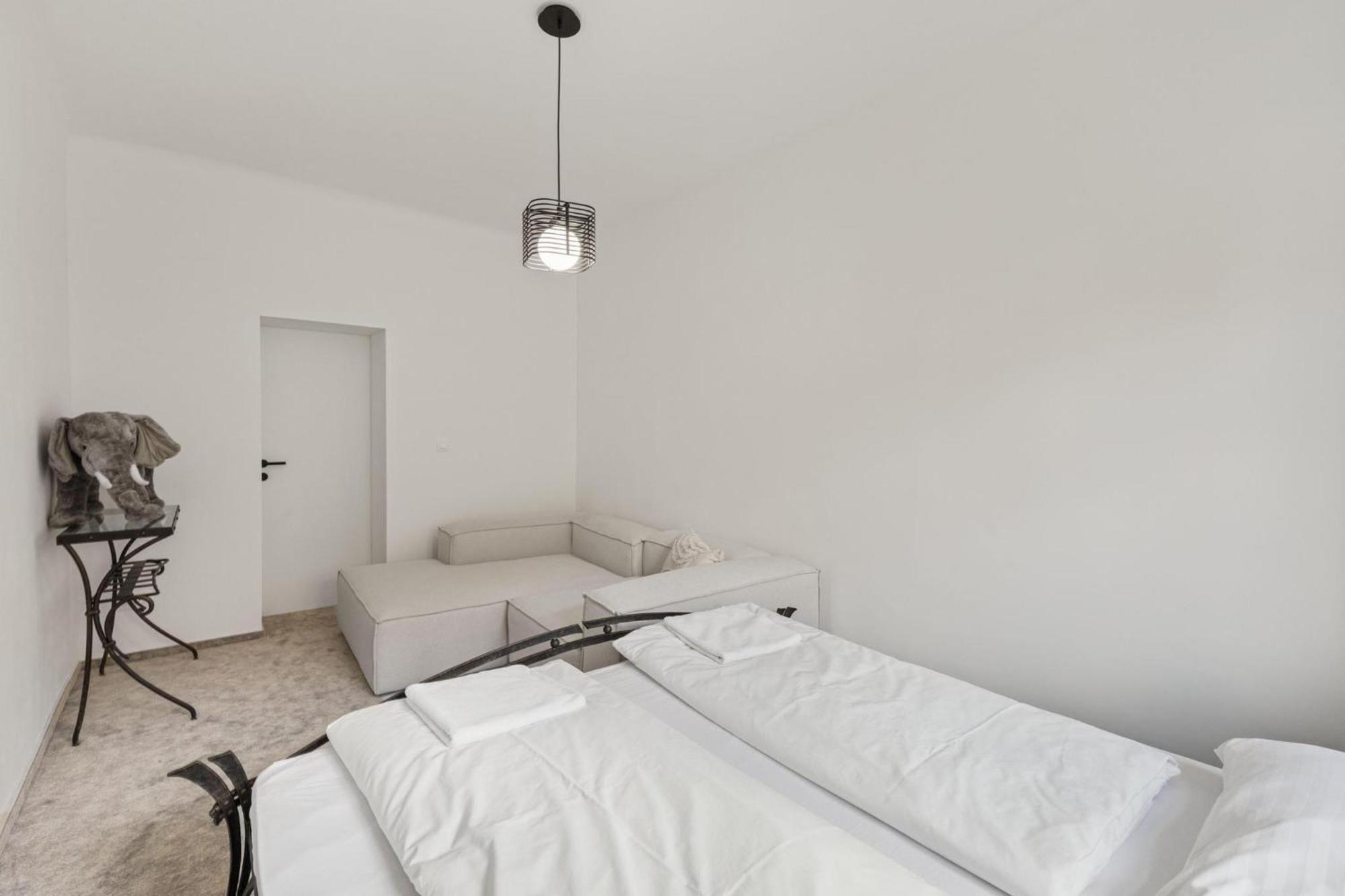Ah Luxury Old Town Apartamento Bratislava Exterior foto